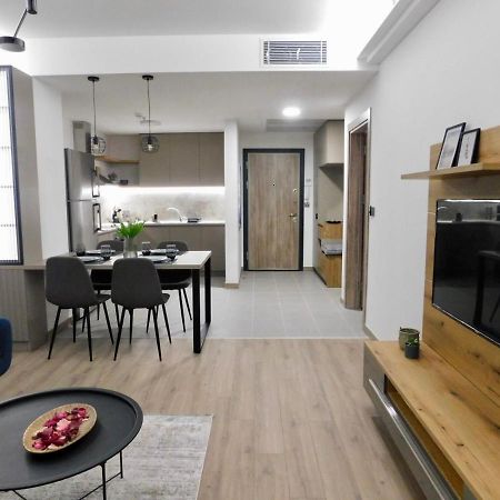 Sky Side Luxury Condo Скопие Екстериор снимка