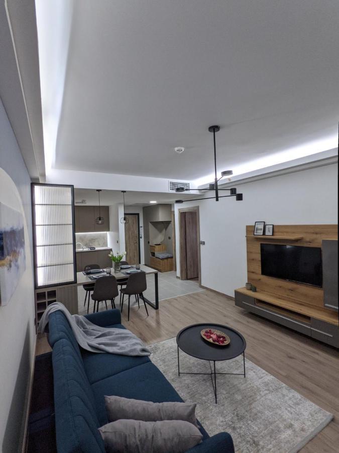 Sky Side Luxury Condo Скопие Екстериор снимка