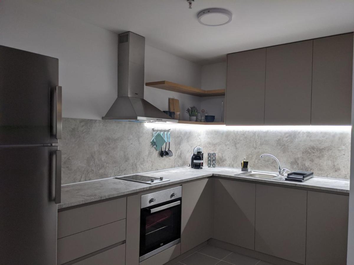 Sky Side Luxury Condo Скопие Екстериор снимка