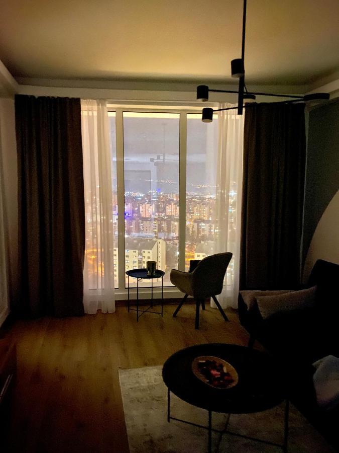 Sky Side Luxury Condo Скопие Екстериор снимка
