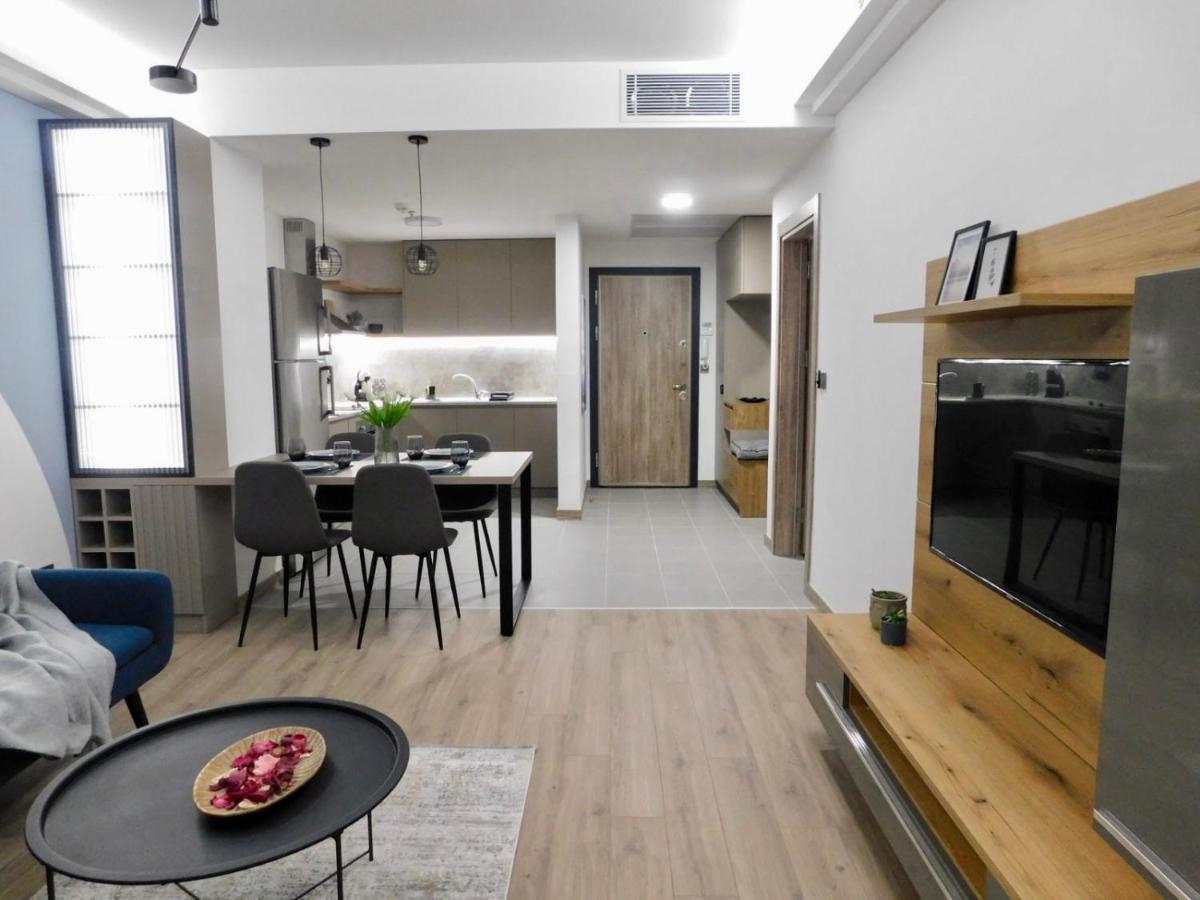 Sky Side Luxury Condo Скопие Екстериор снимка