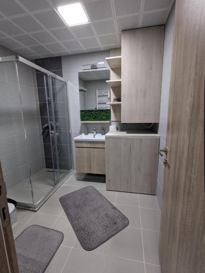 Sky Side Luxury Condo Скопие Екстериор снимка