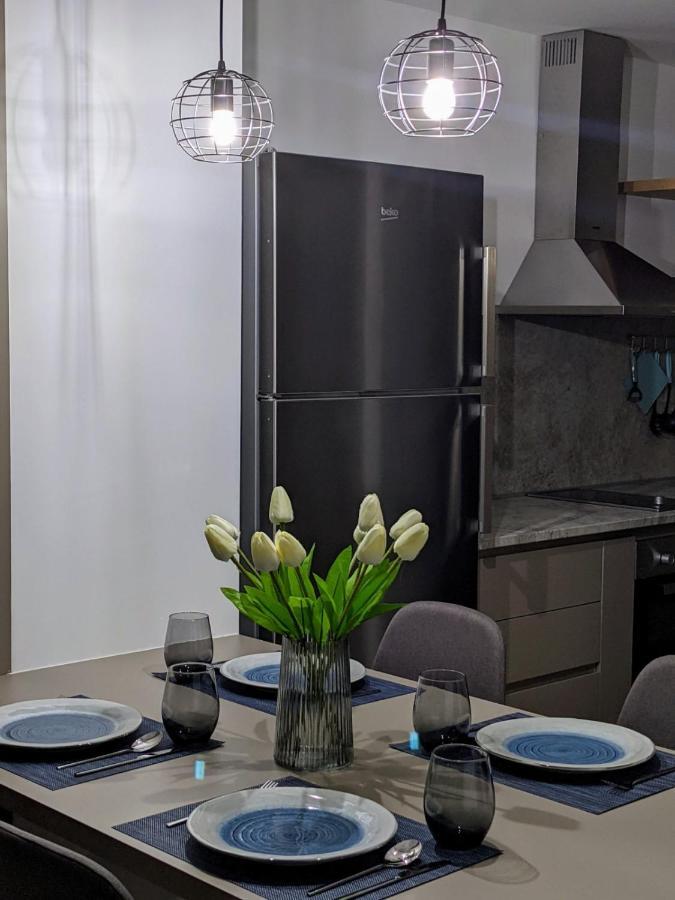 Sky Side Luxury Condo Скопие Екстериор снимка