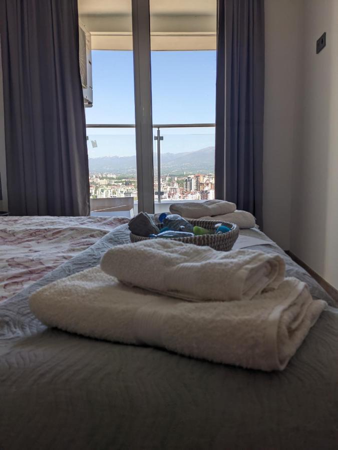Sky Side Luxury Condo Скопие Екстериор снимка